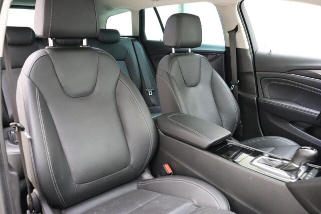 Opel INSIGNIA Sports Tourer 1.6 CDTI Business Executive | 136PK | AUTOMAAT | OPC-Line | Trekhaak | Dodehoek Detectie | Apple carplay & Android auto | AGR comfort stoelen | Elektrische Achterklep | Navigatie | Camera achter | Climate control | Winterpakket | Verwarmd vo