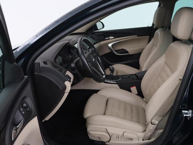 Opel INSIGNIA 1.4 Turbo Business Executive | Schuifdak | Leder | Trekhaak | Stoelverwarming | Xenon | Camera | Navigatie | Keyless | Comfortstoelen | Climate control | Dodehoek detectie