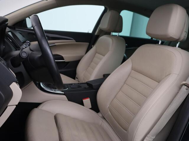 Opel INSIGNIA 1.4 Turbo Business Executive | Schuifdak | Leder | Trekhaak | Stoelverwarming | Xenon | Camera | Navigatie | Keyless | Comfortstoelen | Climate control | Dodehoek detectie