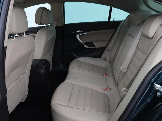 Opel INSIGNIA 1.4 Turbo Business Executive | Schuifdak | Leder | Trekhaak | Stoelverwarming | Xenon | Camera | Navigatie | Keyless | Comfortstoelen | Climate control | Dodehoek detectie
