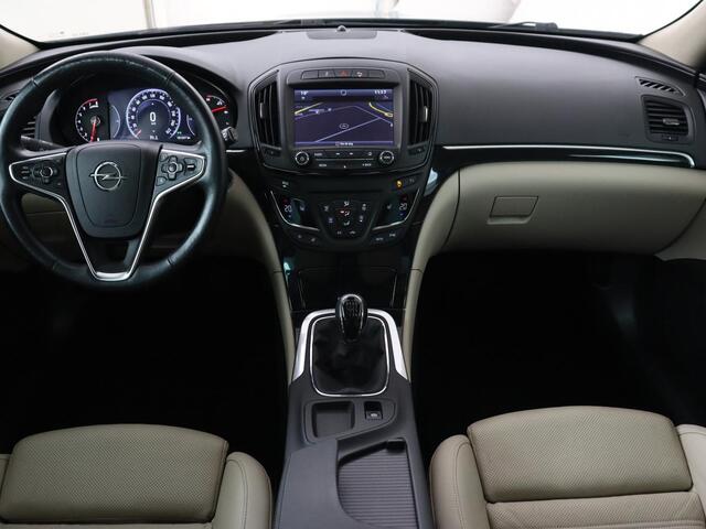 Opel INSIGNIA 1.4 Turbo Business Executive | Schuifdak | Leder | Trekhaak | Stoelverwarming | Xenon | Camera | Navigatie | Keyless | Comfortstoelen | Climate control | Dodehoek detectie