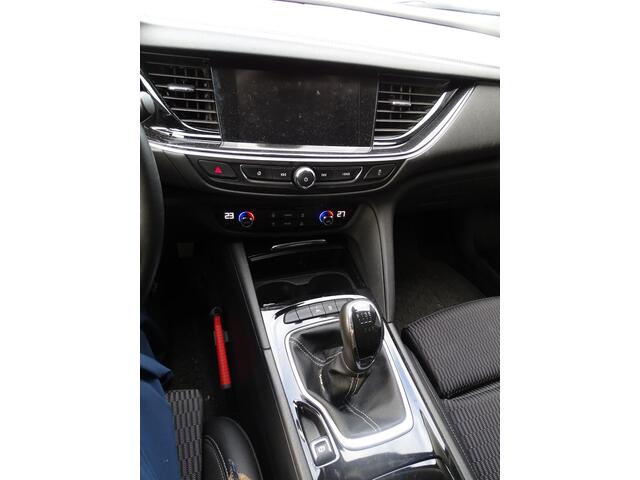 Opel INSIGNIA Sports Tourer 1.5 Turbo EcoTec Innovation DODEHOEK DETECTIE | NAVIAGTIE | RIJSTROOK HERKENING | ACHTERUIT RIJ CAMREA | PARKEER SENSOREN | KEYLESS GO/ENTRY | APPLE CARPLAY / ANDROID | CRUISE CONTROL | AIRCO\ECC | LED|