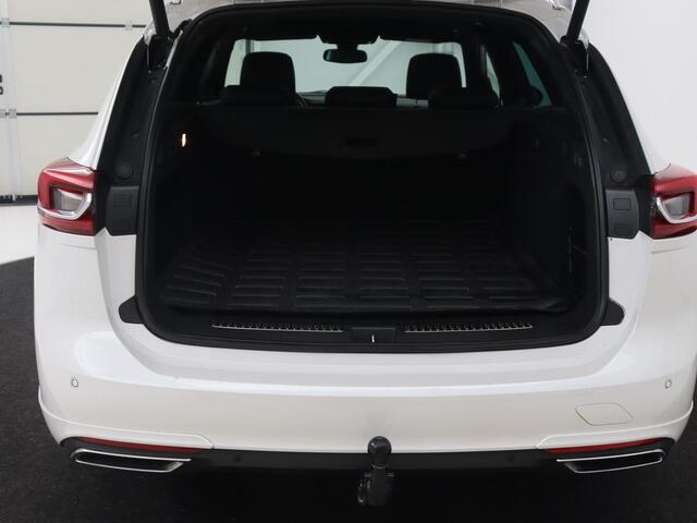 Opel INSIGNIA 1.6 Turbo Executive | OPC Line | Panoramadak | Leder | Trekhaak | Stoelverwarming | Camera | Carplay | Matrix LED | Stuurverwarming | Navigatie | Dodehoek detectie | Climate control