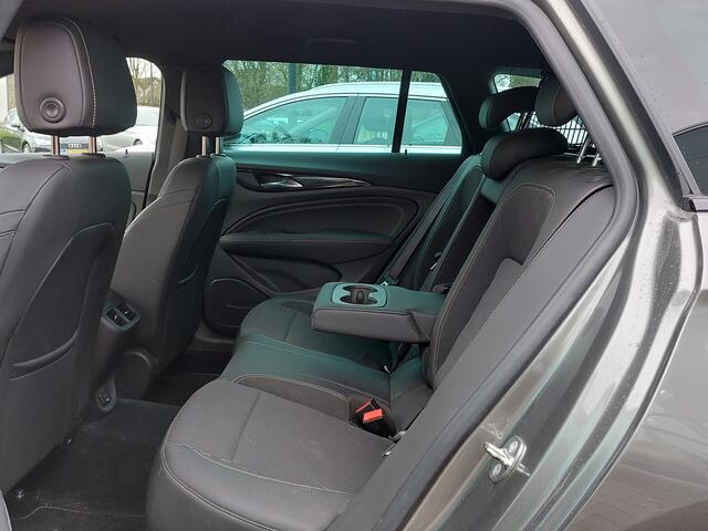 Opel INSIGNIA Sports Tourer 1.5 Turbo 165pk Business Executive Plus OPC-Pack | Navi | Apple Carplay | Clima | Cruise | Dodehoek+Rijstrook+Licht+Regenensor | Pdc V+A+Camera | Privacy Glass | 18''lm