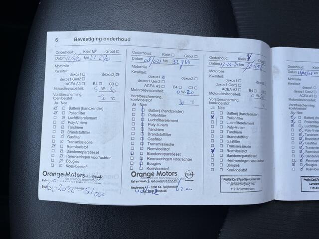 Opel KARL 1.0 ecoFLEX Innovation / AppleCarplay - Android Auto / Stoelverw. + Stuurverw. / Parkeersensoren. Achter / Climate / 15'' LMV /