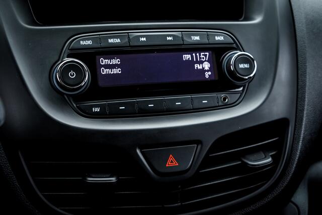 Opel KARL 1.0 75 PK ecoFLEX Edition | 37.700 KM | Trekhaak | Cruise | | Hoge instap en zit | Airco | Metallic |