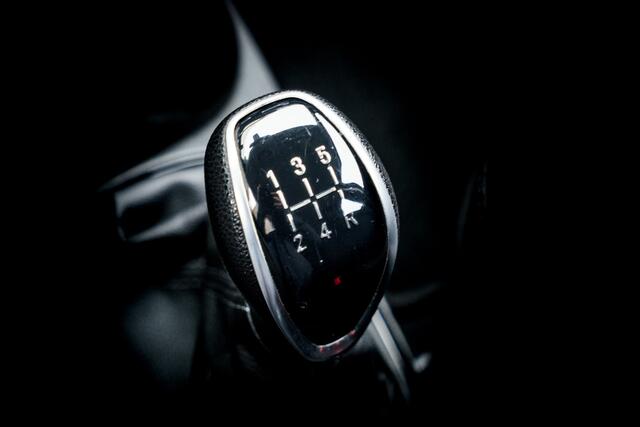 Opel KARL 1.0 75 PK ecoFLEX Edition | 37.700 KM | Trekhaak | Cruise | | Hoge instap en zit | Airco | Metallic |