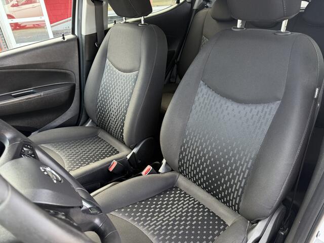 Opel KARL 1.0 Rocks Online Edition Navigatie, Parkeersens, Airco, etc..