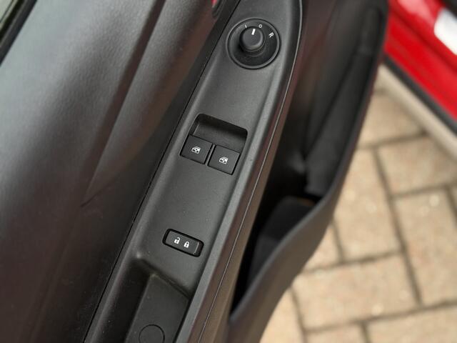 Opel KARL 1.0 Rocks Online Edition Automaat!! | Airco | PDC Achter | Apple Carplay/Android Auto | Privacy Glas | RIJKLAARPRIJS INCL 12 MAANDEN GARANTIE EN BEURT