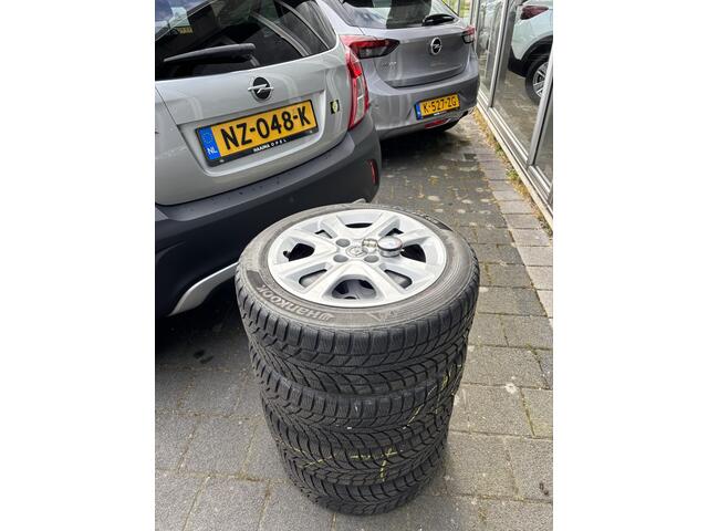 Opel KARL 1.0 Rocks Online Edition | Luxe uitvoering | Cruise Control | Touch Screen | Dakrails | Airco | Set winterbanden