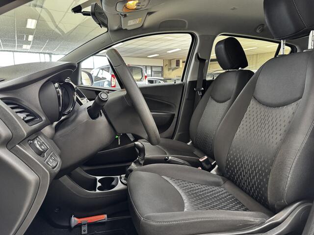 Opel KARL 1.0 Rocks Online Edition/ Apple + Android/ Dakrails/ DAB+/ 15'' LMV/ Extra getint glas/ Multi. Stuur/ Navi/ Cruise/ Bluetooth/ Airco/ Mistl./ PDC/ Metallic lak.