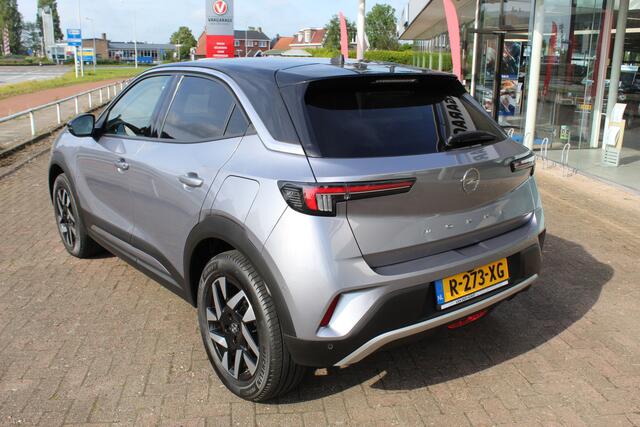 Opel MOKKA 1.2-101pk 'Elegance'. Werkelijk in nieuwstaat verkerende nieuwste model Opel Mokka ! Volautm. airco, navigatie, Isofix, telefoonvoorb., metallic lak, LM wielen, digitaal dashboard etc., etc.