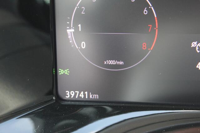 Opel MOKKA 1.2-101pk 'Elegance'. Werkelijk in nieuwstaat verkerende nieuwste model Opel Mokka ! Volautm. airco, navigatie, Isofix, telefoonvoorb., metallic lak, LM wielen, digitaal dashboard etc., etc.