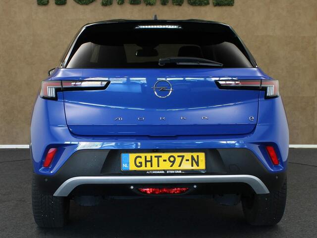 Opel MOKKA Electric Level 4 50 kWh ¤2.000 EURO SUBSIDIE MOGELIJK! - PARKEERSENSOREN VOOR EN ACHTER - DODE HOEK DETECTIE - ACHTERUITRIJ CAMERA - APPLE CARPLAY/ANDROID AUTO - KEYLESS ENTRY & START