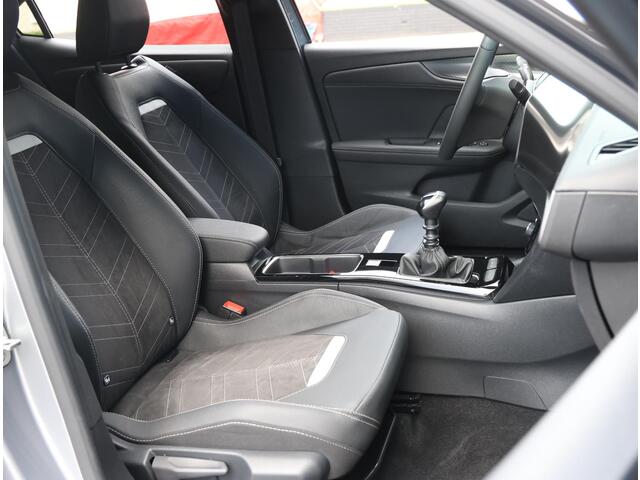Opel MOKKA 1.2 136PK Turbo Level 5 | Camera | Dodehoekdetectie | Virtual Cockpit | TwoTone | Sport Stoelen | 18"LMV | Alcantara | Massage stoel |