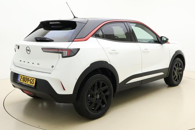 Opel MOKKA Electric Level 4 50 kWh | Navigatie | Achteruitrijcamera | Climate control | Cruise control | Donkere hemelbekleding | Warmtepomp | Sportieve uitvoering
