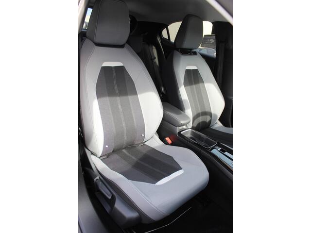 Opel MOKKA 1.2 Turbo Uniek!!Lage kilometerstand/AUTOMAAT/Navigatie/Cruise control/Climate control/Apple carplay/Achteruitrijcamera/Parkeersensoren/Lane assist/Stoelverwarming/Stuurverwarming/LED koplampen/17'' Lichtmetalen velgen/Spraakbediening.