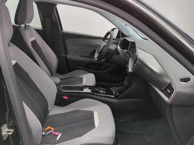 Opel MOKKA Mokka-e Elegance 50-kWh 11kw bl. Navigatie Apple Carplay/Android Auto Camera Parkeersensoren achter Crusie Control Stoel-en stuurverwarming Ledverlichting Getinte ramen Climate Control