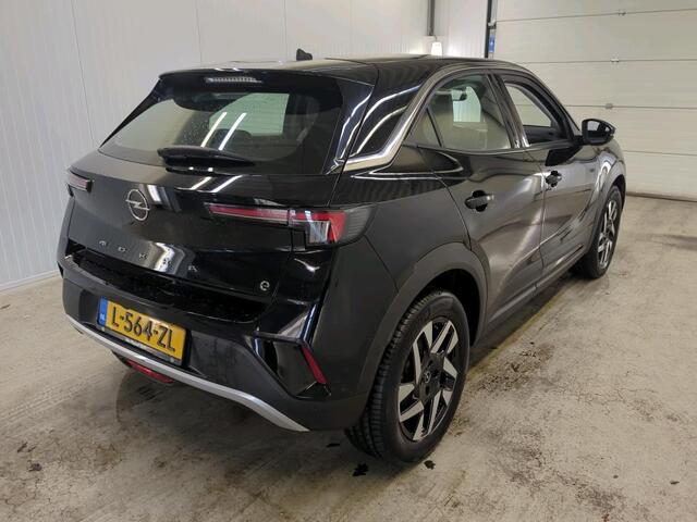 Opel MOKKA Mokka-e Elegance 50-kWh 11kw bl. Navigatie Apple Carplay/Android Auto Camera Parkeersensor achter Cruise Control Stoel- en stuurverwarming Ledverlichting Climate Control