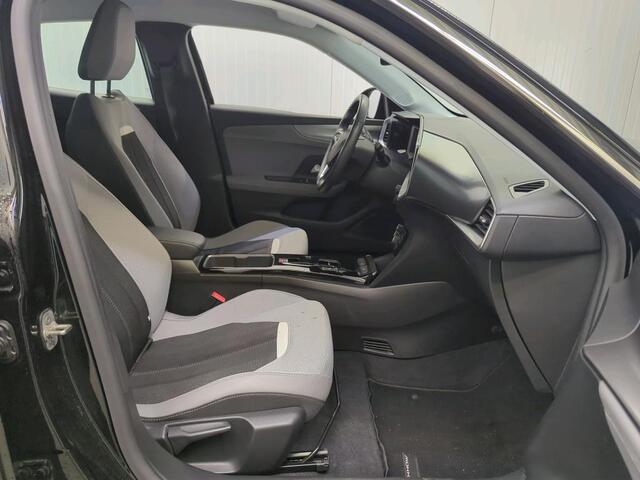 Opel MOKKA Mokka-e Elegance 50-kWh 11kw bl. Navigatie Apple Carplay/Android Auto Camera Parkeersensor achter Cruise Control Stoel- en stuurverwarming Ledverlichting Climate Control