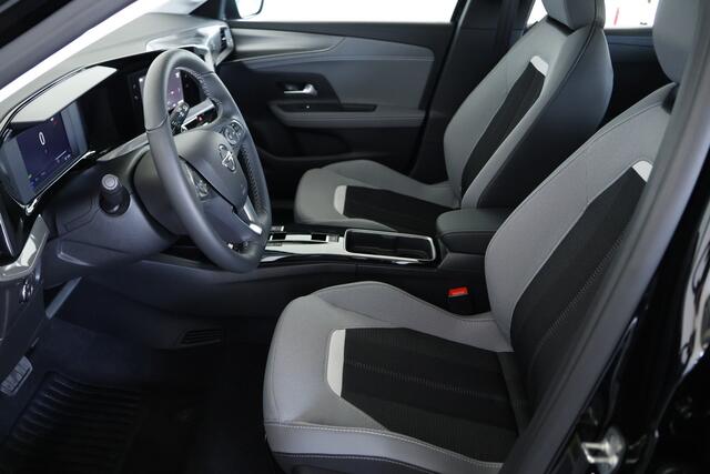Opel MOKKA Mokka-e 50-kWh 11kW bl. / LED / Cam / CarPlay / Navi / Stuur Stoel verwarming / Warmtepomp / Cruise
