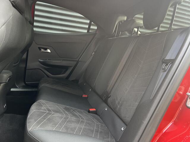 Opel MOKKA Ultimate 1.2 Turbo 136pk | STOELMASSAGE | ALCANTARA/LEDER | LED MATRIX | KEYLESS | NAVI PRO | WINTER PACK | ISOFIX | DAB+ |