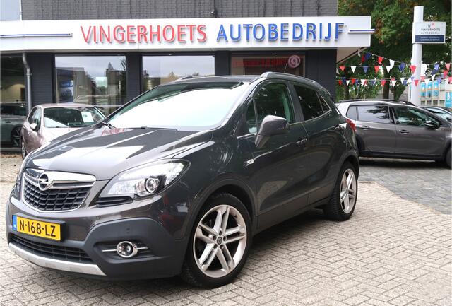 Opel MOKKA 1.4 Turbo 140 Pk * Hele Luxe Cosmo+ * * OpenSchuifdak * Lederen Bekleding * Navigatie * L.M. Velgen * Stoel- en Stuurverwarming * Voor & Achter Parkeersensoren * Vingerhoets; Vierde Generatie Eersteklas Service !