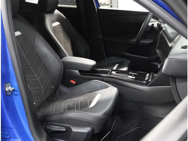 Opel MOKKA 1.2 Turbo Ultimate 130PK Automaat | Navigatie | Airco | Climate Control | Adaptieve Cruise Control | Achteruitrijcamera | Massage stoelen voor | Alcantara Bekleding | Keyless Entry/Start | Dodehoek Detectie | LED koplampen | Lichtmetalen Velgen 18" | Appl