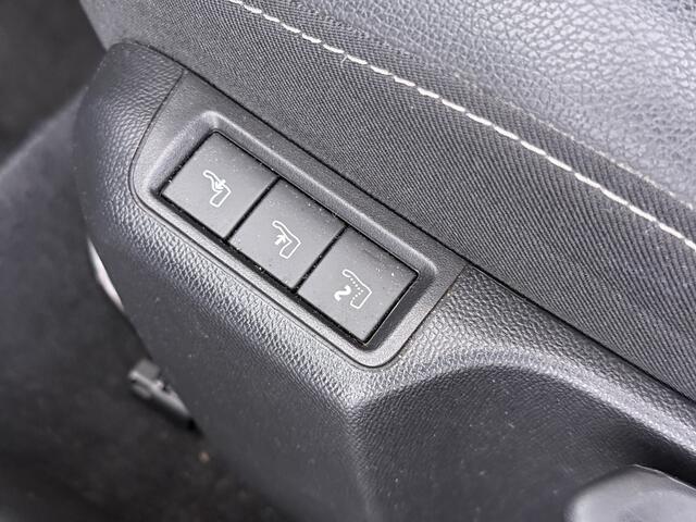 Opel MOKKA Mokka-e Ultimate 50kWh Leer-Stoel+Massage Adap.Cruise Warmtepomp LED-Matrix Navi Ecc 360°CameraTwo-Tone Lak Apple Carplay Android Auto SOH 91% Keyless Stuur-Stoelverwarming Lmv 18" Lane Assist DAB+ Regen-Lichtsensor Zeer compleet! ¤ 42.000 nieuw! Slechts 