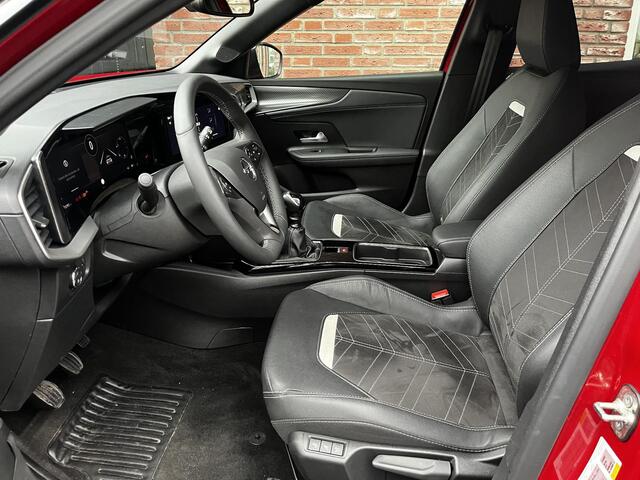 Opel MOKKA Ultimate 1.2 Turbo 136pk | STOELMASSAGE | ALCANTARA/LEDER | LED MATRIX | KEYLESS | NAVI PRO | WINTER PACK | ISOFIX | DAB+ |