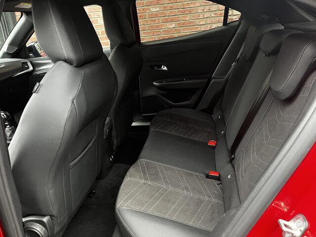 Opel MOKKA Ultimate 1.2 Turbo 136pk | STOELMASSAGE | ALCANTARA/LEDER | LED MATRIX | KEYLESS | NAVI PRO | WINTER PACK | ISOFIX | DAB+ |