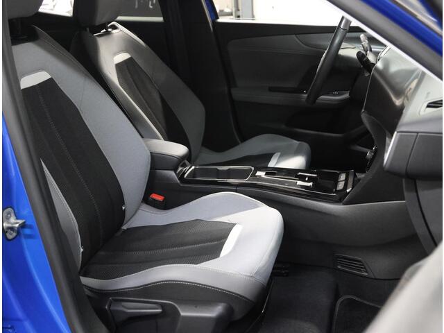 Opel MOKKA Mokka-e Business Elegance 50-kWh 11kw bl. 136PK | 1ste Eigenaar | ACCURAPPORT 92% | Armsteun | StoelStuurVerwarming | Navigatie | Climate Control | Adaptieve Cruise Control | LED | Camera | Isofix | Privacy Glass | Parkeersensoren |