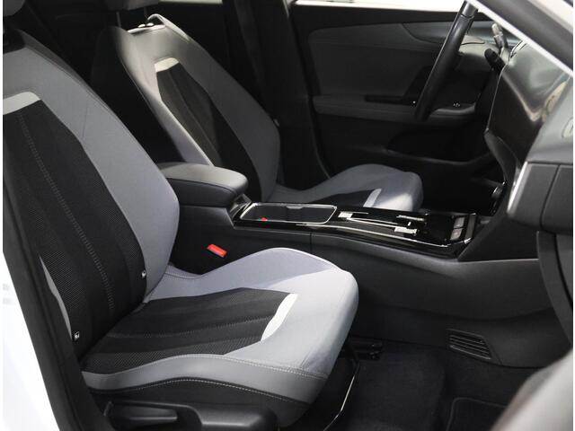 Opel MOKKA Mokka-e Elegance 50kWh 136PK | 1ste eigenaar | 3 FASE | ACCURAPPORT 91% | Cruise Control | Climate Control | LED | Camera | 18"LMV | Digitale Cockpit | Navigatie | FULL LED | Isofix | Privacy Glass | Two-Tone | Warmtepomp |