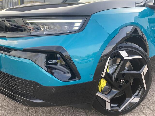 Opel MOKKA Electric 54 kWh 281pk GSE | Unieke uitvoering | Alcantara sportstoelen | 20" Lichtmetalen velgen | | Sperdifferentieel | Alcon remschijven met gele remklauwen | Navigatie | Stoel- en Stuurverwarming | Camera | Adapt. Cruise control | Zwart dak en motorka