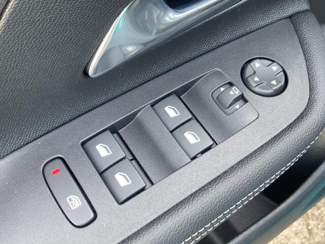 Opel MOKKA Electric 54 kWh 281pk GSE | Unieke uitvoering | Alcantara sportstoelen | 20" Lichtmetalen velgen | | Sperdifferentieel | Alcon remschijven met gele remklauwen | Navigatie | Stoel- en Stuurverwarming | Camera | Adapt. Cruise control | Zwart dak en motorka