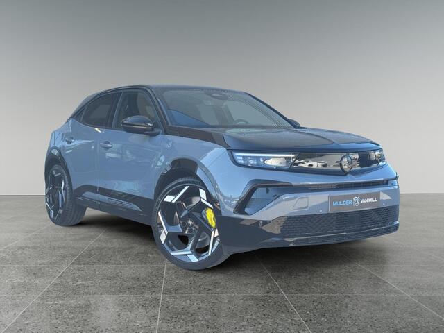 Opel MOKKA Electric GSE EV 54kWh 281pk | SNEL LEVERBAAR! | ¤5.000 KORTING | ZWARTE MOTORKAP | SPORTSTOELEN | CAMERA | APPLE CARPLAY / ANDROID AUTO | 3-FASEN |