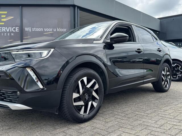 Opel MOKKA 1.2 Turbo Elegance Rijklaar | Incl. Service en garantie | AUTOMAAT | Als nieuw! | Trekhaak | Camera | Cruise | Clima | Stoelverwarming | LED | Android - Carplay | 17" LMV