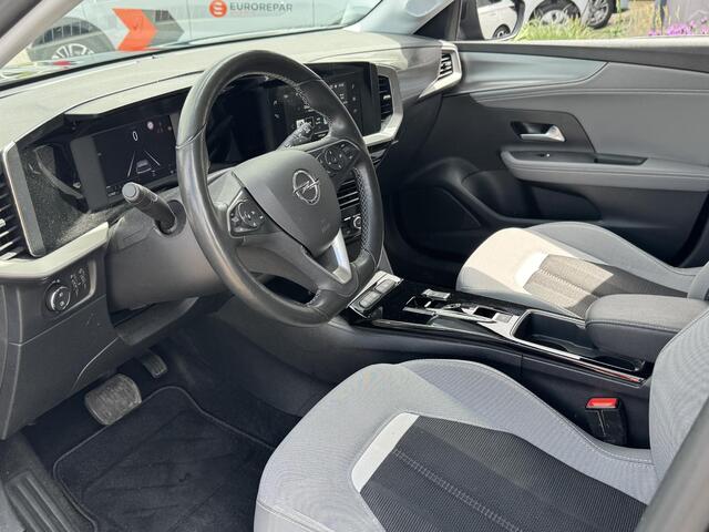 Opel MOKKA 1.2 Turbo Elegance Rijklaar | Incl. Service en garantie | AUTOMAAT | Als nieuw! | Trekhaak | Camera | Cruise | Clima | Stoelverwarming | LED | Android - Carplay | 17" LMV