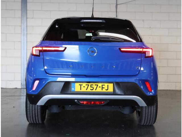 Opel MOKKA Mokka-e Ultimate 50kWh 136PK | 1ste eigenaar | ACCU 96% | Massagestoel | Winterpakket | LEER/Alcantara | Navigatie | Camera | Dodehoekdetectie | Adaptive Cruise Control | Climate Control | AppleCarplay/AndroidAuto | Isofix | Privacy Glass | Two-Tone |