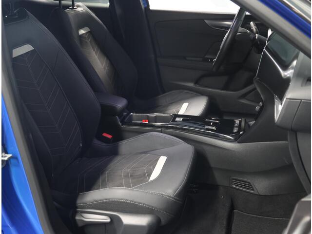 Opel MOKKA Mokka-e Ultimate 50kWh 136PK | 1ste eigenaar | ACCU 96% | Massagestoel | Winterpakket | LEER/Alcantara | Navigatie | Camera | Dodehoekdetectie | Adaptive Cruise Control | Climate Control | AppleCarplay/AndroidAuto | Isofix | Privacy Glass | Two-Tone |
