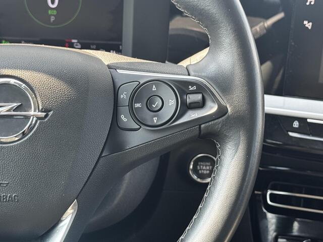 Opel MOKKA Mokka-e Elegance 50-kWh 11kw bl. Navigatie via Apple Carplay of Android Auto / Achteruitrijcamera / Parkeersensoren achter / Cruise control / Lane assist / DAB radio / Telefoon voorbereiding * DAB radio / Lichtmetalen wielen 17" / Stoelverwarming / Elekt