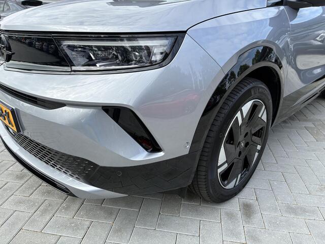 Opel MOKKA Electric GS 54 kWh | Climate control | Navigatie | Verwarmbaar stuur | Elektrisch Pakket | Camera | Parkpilot | 18" LM-Velgen | Parkpilot