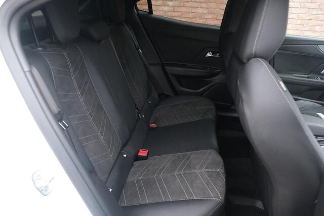 Opel MOKKA 1.2 Turbo 130pk EAT8 Ultimate - Adaptieve cruise - Achteruitrijcamera - Apple CarPlay - Keyless - Dodehoekdetectie - Parkeersensoren - Winter pakket