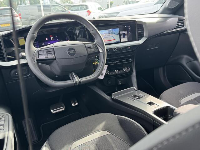 Opel MOKKA GS Hybrid 145 pk 2026 Als nieuw! Nieuwprijs € 39.995.-! | Incl. fabrieksgarantie en geheel rijklaar! Winterpakket | Full LED | Draadloos Carplay | Camera | PDC | 17" |