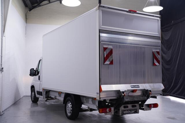 Opel MOVANO 2.2D 140 pk Bakwagen met Laadklep va 419,- p/mnd Airco, Cruise Control, 3-Zits, LxBxH 430x201x210 cm