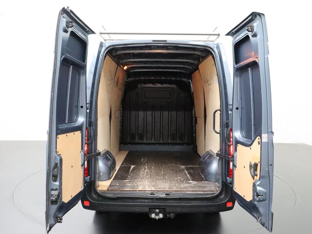 Opel MOVANO 2.3Turbo 135PK L2H2 | Imperiaal | Trekhaak | Alarm | Navigatie | Camera | 3-Persoons | Betimmering