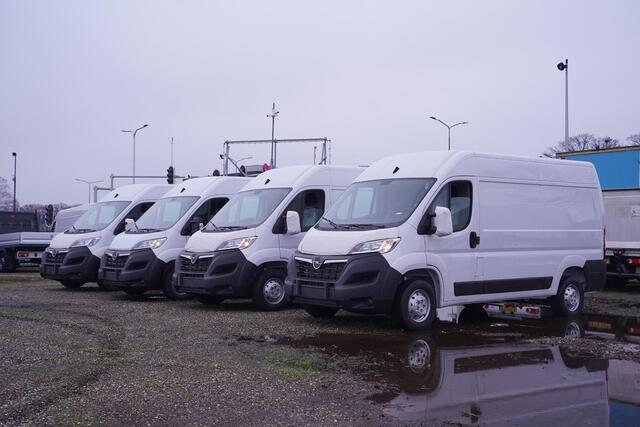 Opel MOVANO 2.2D 140 pk L2H2 va 299,- p/mnd Navi, Camera Apple Carplay, Cruise Control, Airco ECC, Nieuw 2023, 3-Zits