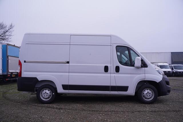 Opel MOVANO 2.2D 140 pk L2H2 va 299,- p/mnd Navi, Camera Apple Carplay, Cruise Control, Airco ECC, Nieuw 2023, 3-Zits