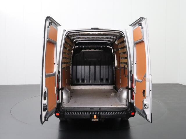 Opel MOVANO 2.3Turbo 135PK L2H2 | Navigatie | Camera | 3-Persoons | Airco | Trekhaak | Betimmering