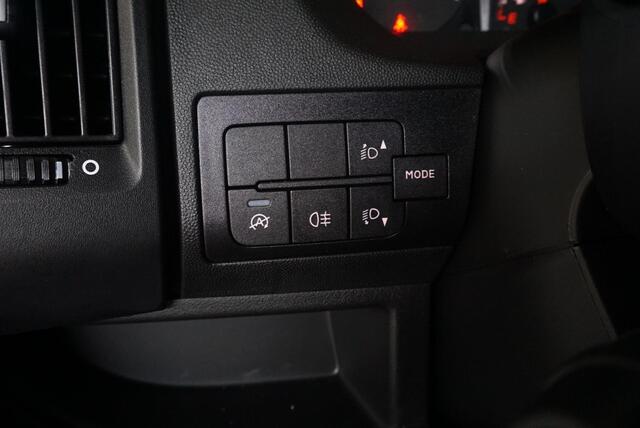 Opel MOVANO 140pk L2H2 Edition Navi Camera Parkeersensoren Trekhaak Cruise control Airco
